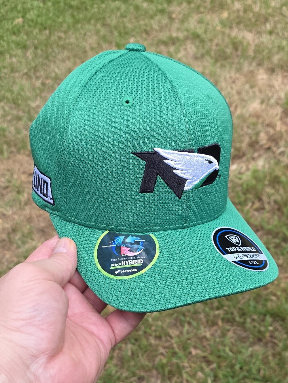 TOP OF THE WORLD|North Dakota Fighting Hawks|Flex Fit Hat|Size L/XL